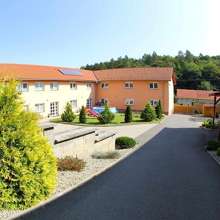 Cerny Kocour Apart Hotel Sarovy Exterior foto