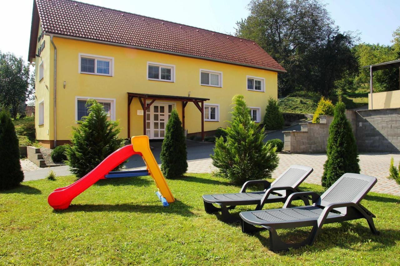 Cerny Kocour Apart Hotel Sarovy Exterior foto