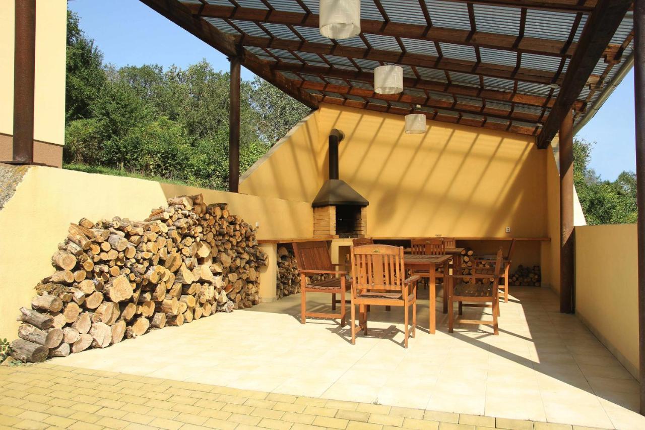 Cerny Kocour Apart Hotel Sarovy Exterior foto