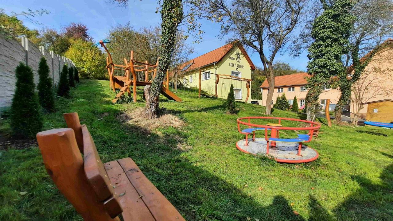 Cerny Kocour Apart Hotel Sarovy Exterior foto