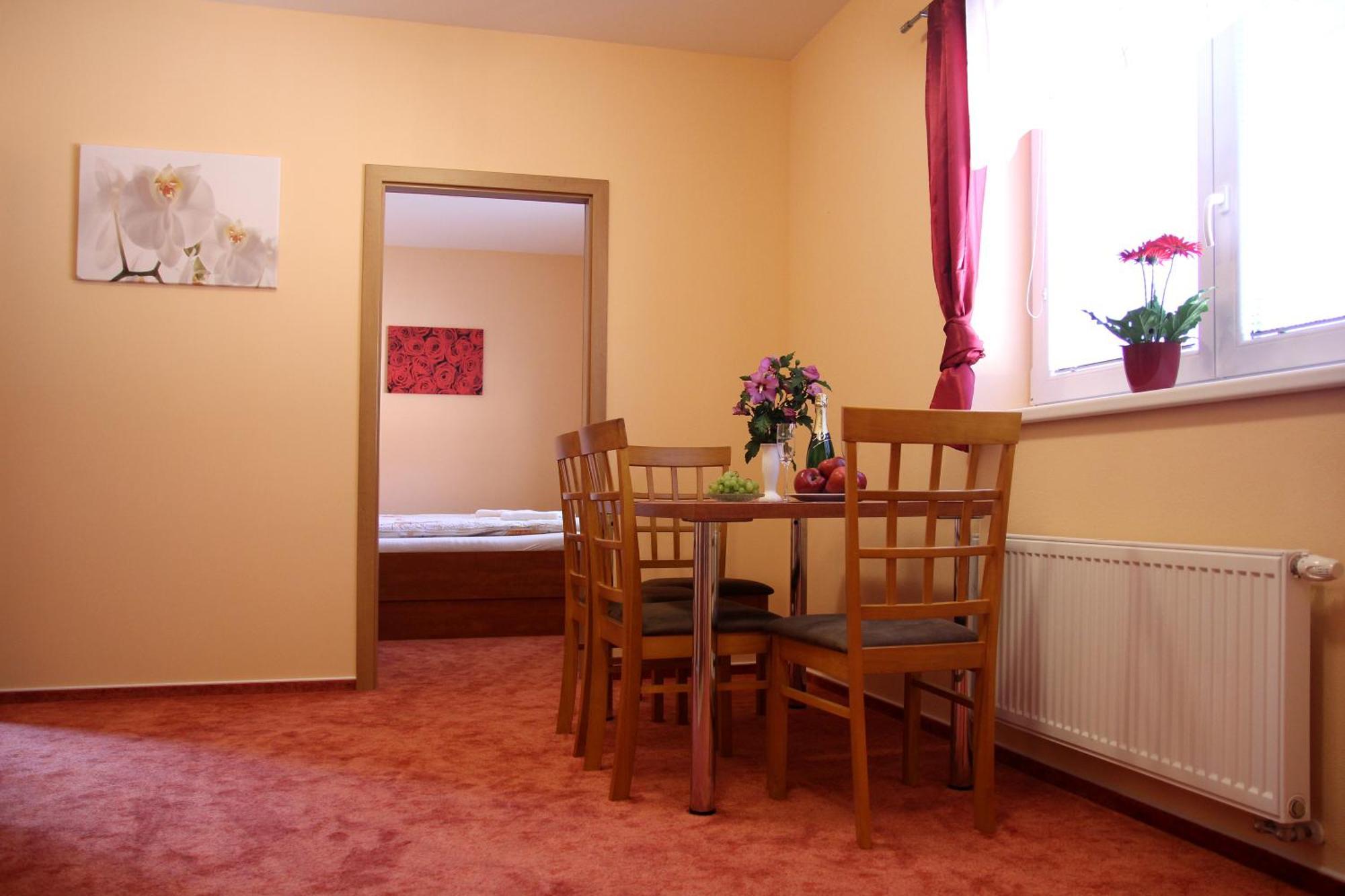 Cerny Kocour Apart Hotel Sarovy Exterior foto