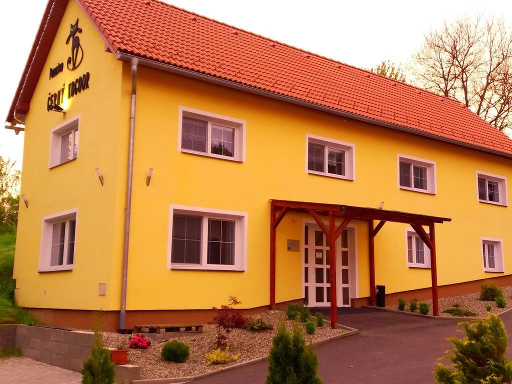 Cerny Kocour Apart Hotel Sarovy Exterior foto